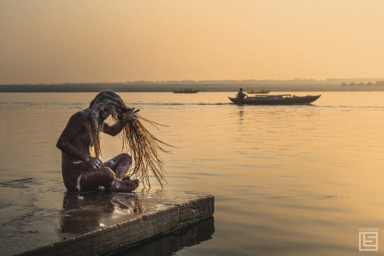 A man washes his hair on the banks of the Ganges, Varanasi, India - Leo Smith Photo Video: Travel, Documentary & Landscape Photography and Video